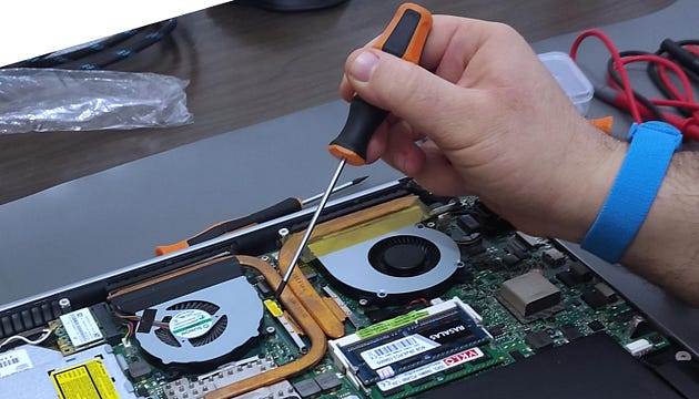 Sostituzione di una ventola su un laptop Asus N550JV