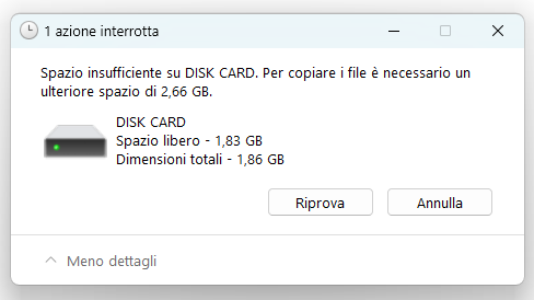 Popup di windows 11 che notifica l'insufficienza di spazio su un disco.